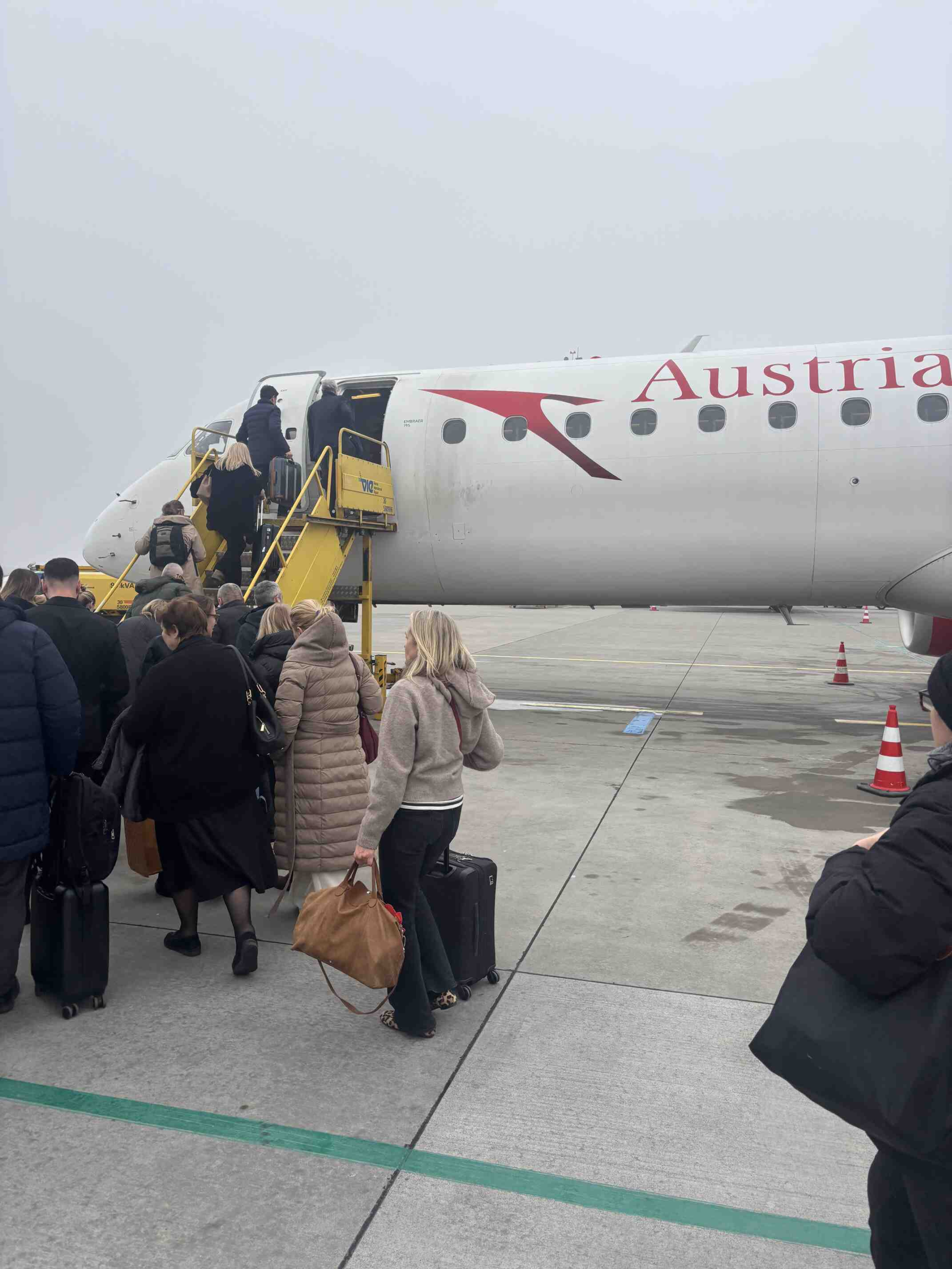 Austrian Airlines Intra Europe Business Class: VIE to SJJ on the Embraer 195